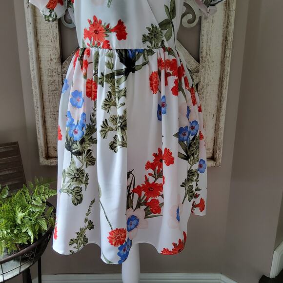 Runway Paris Women's Faux Wrap Surplice Mini A-Line Dress in Floral - Picture 4 of 14